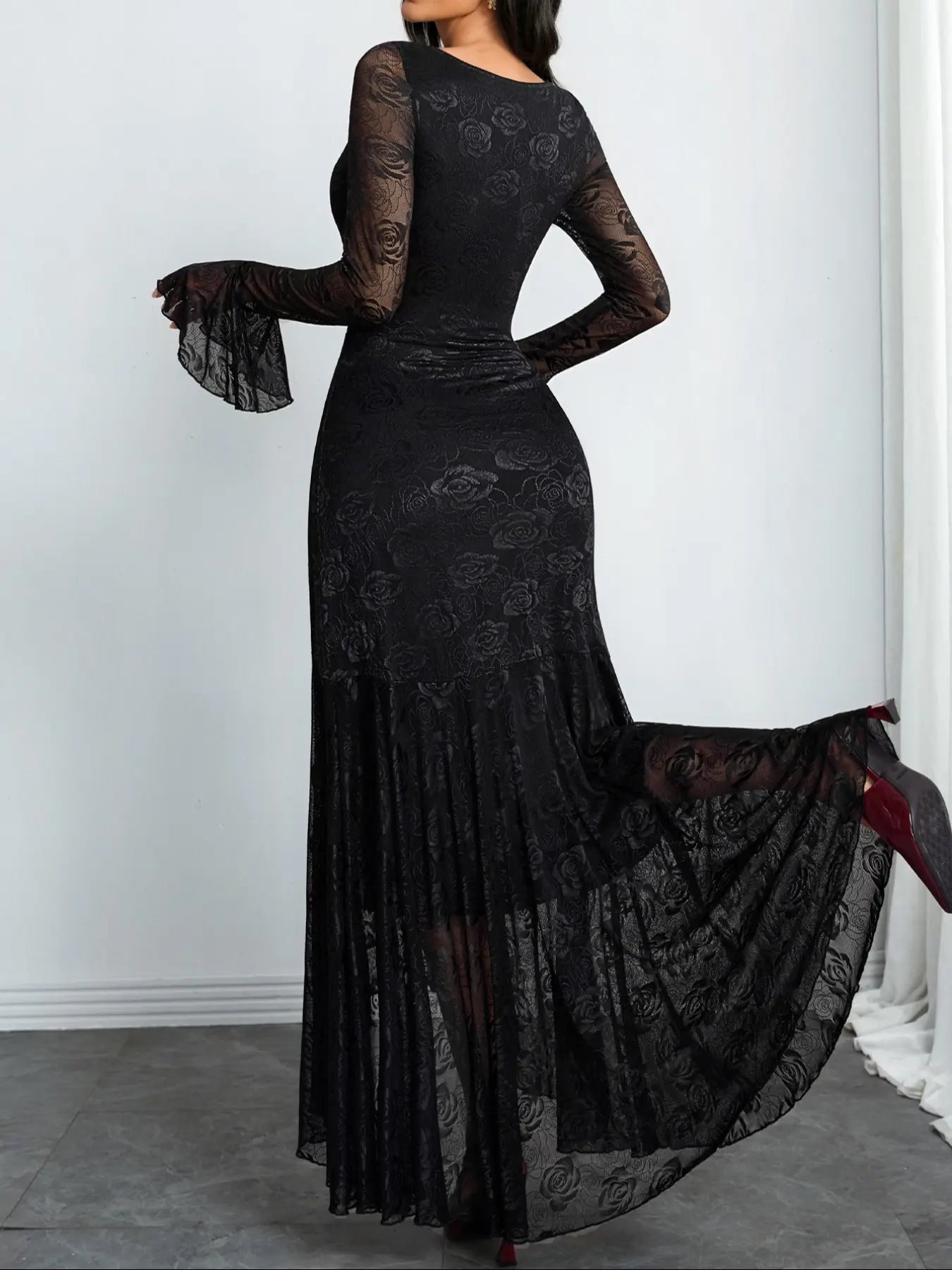 VVZ Elegant Asymmetrical Slim-Fit Gown with Mesh Splicing and Long Sleeves