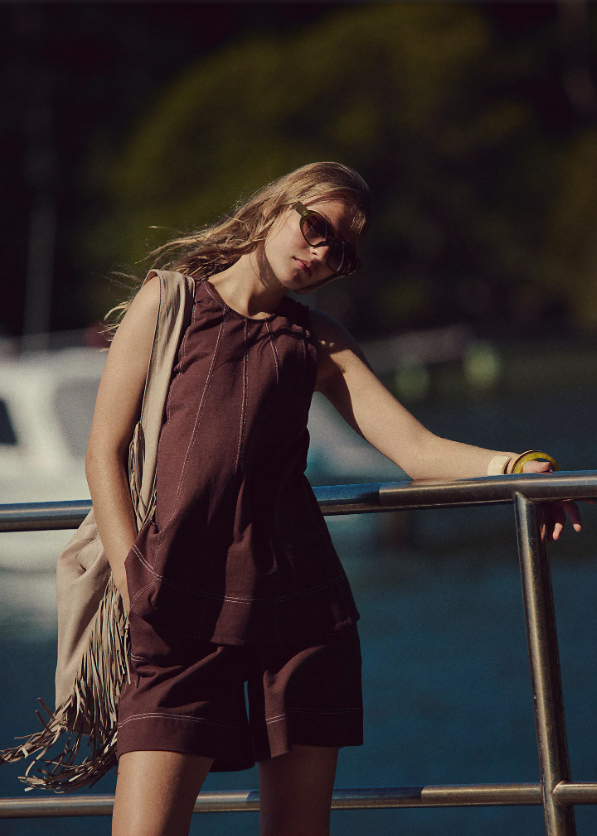 VVZ Sleeveless A-line Tank Top and High-waisted Shorts