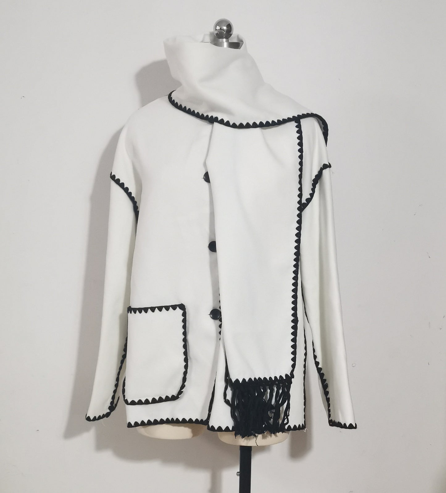 VVZ Contrast Trim Jacket With Matching Scarf