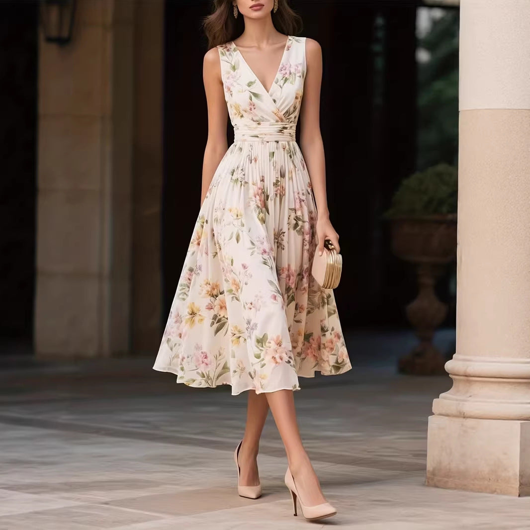 VVZ Form-fitting V-neck dress with an innocent-yet-alluring vibe