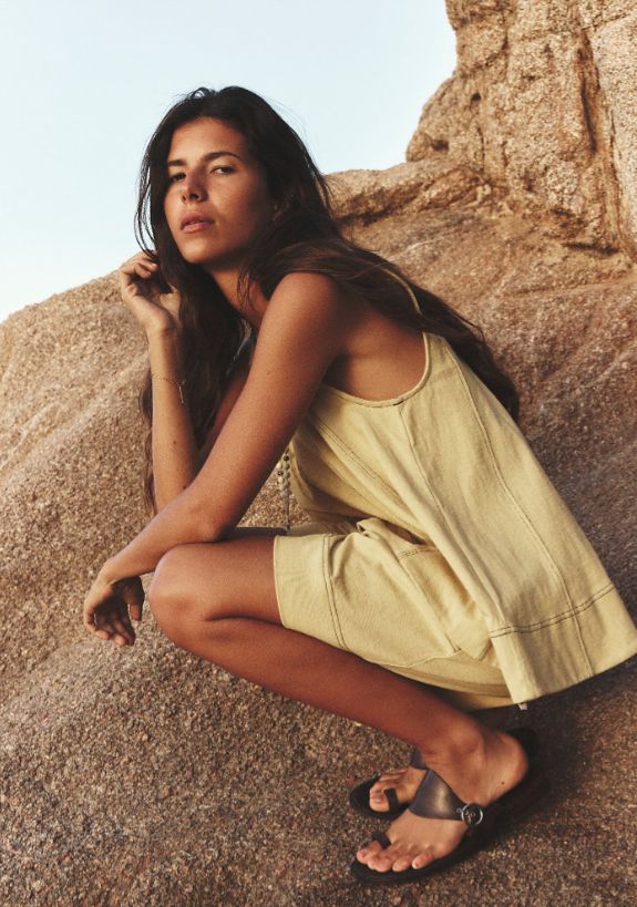VVZ Sleeveless A-line Tank Top and High-waisted Shorts