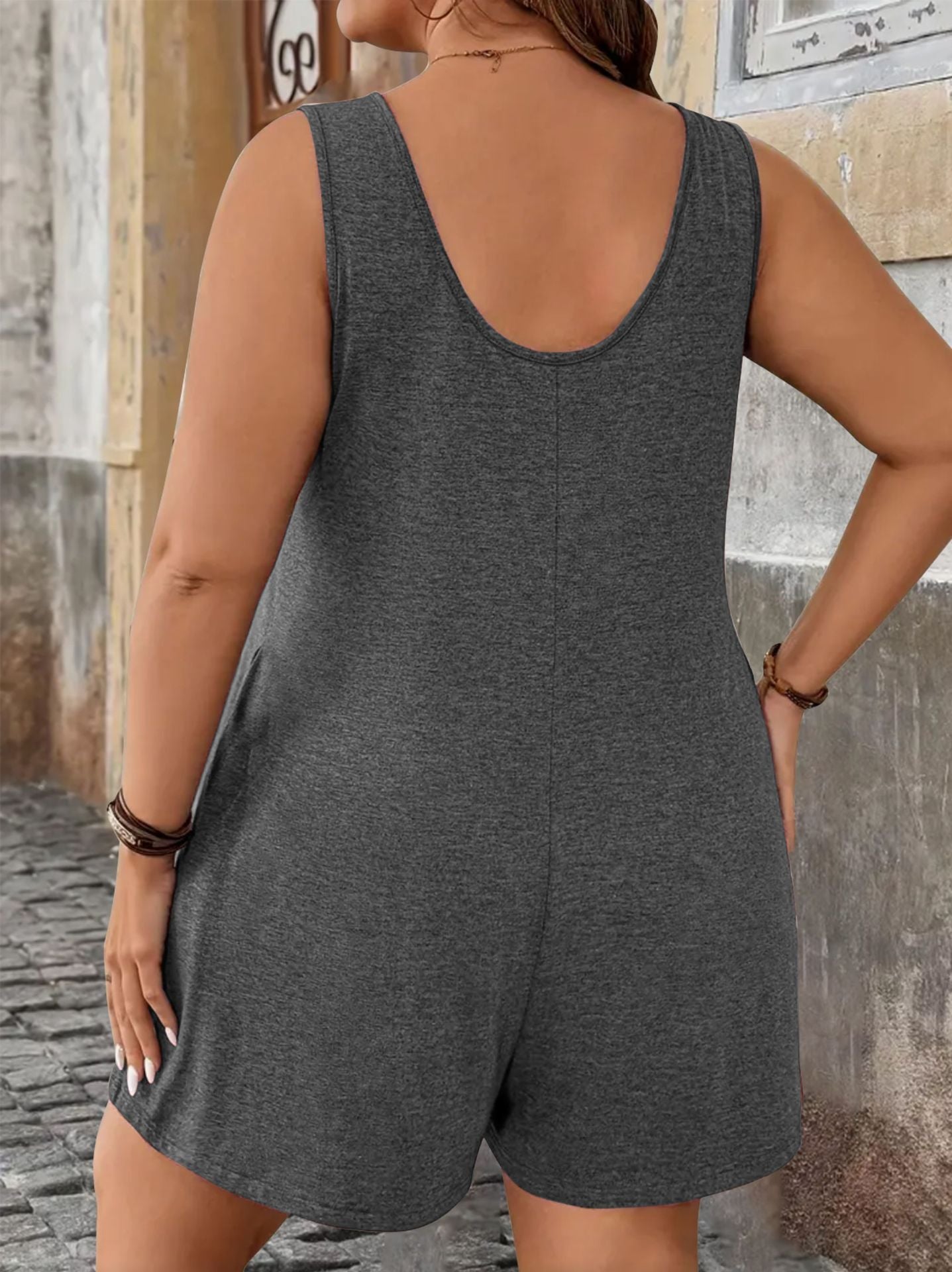 VVZ Solid color sleeveless slim-fit jumpsuit shorts