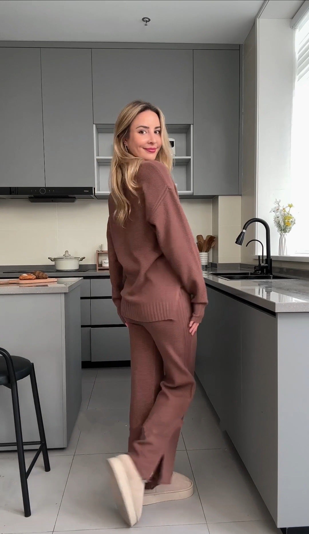 VVZ Women'S Oversized Round Neck Sweater & Wide-Leg Pants Two-Piece Set
