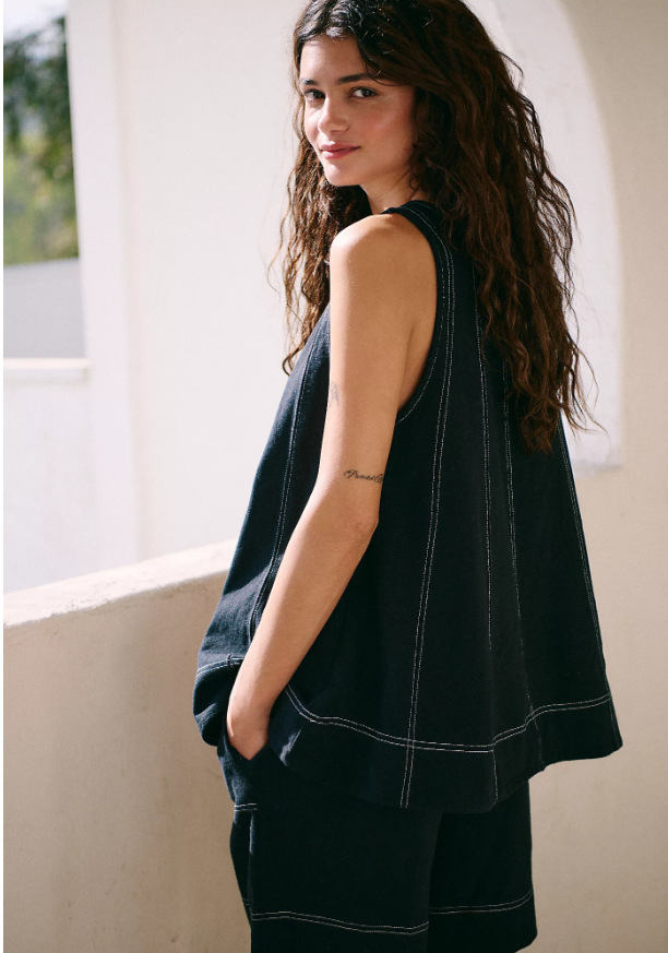 VVZ Sleeveless A-line Tank Top and High-waisted Shorts