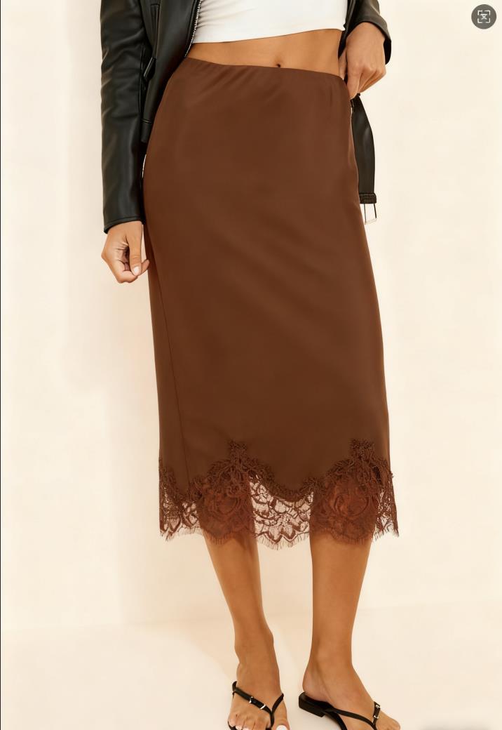 VVZ Color-Blocked Skirt with Lace Paneling