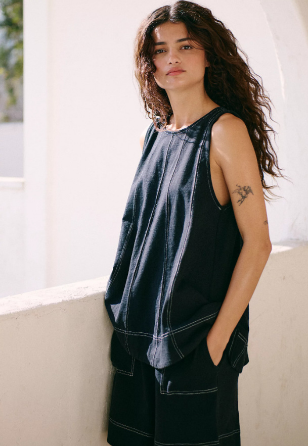 VVZ Sleeveless A-line Tank Top and High-waisted Shorts