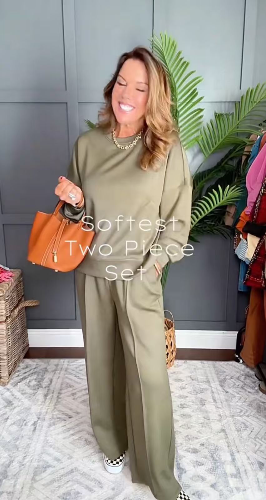 VVZ Long-sleeve sweatshirt and straight-leg drawstring pants
