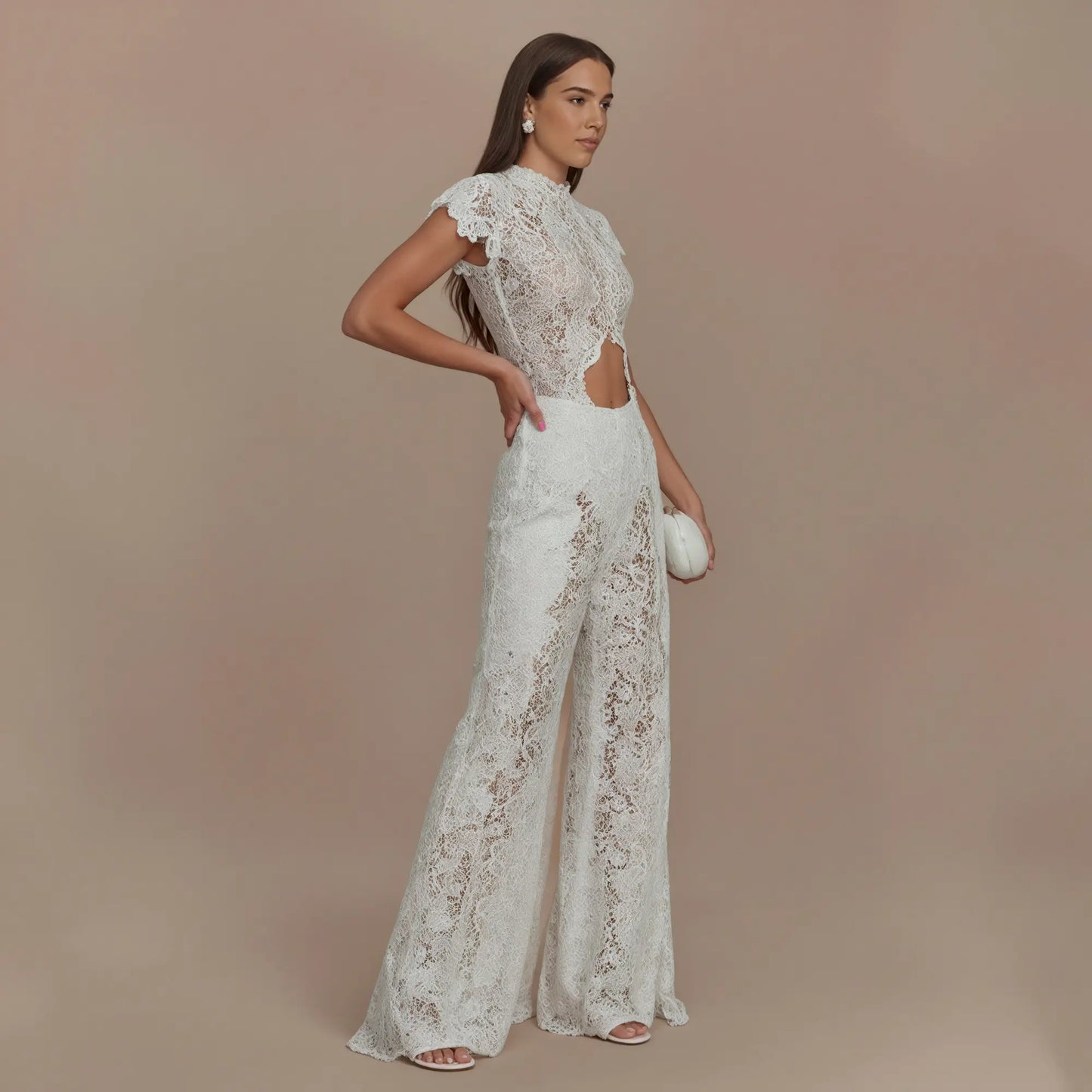 VVZ Sexy halter crop top and high-waisted wide-leg trousers